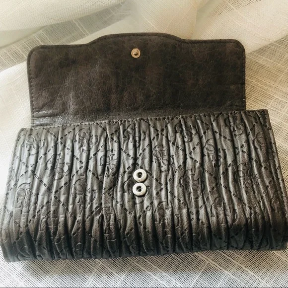 💜3/$30 Guess Wallet with logo - Picture 11 of 12